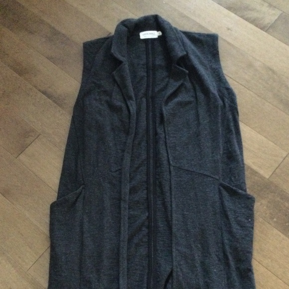 Preloved cardigan vest. - Picture 1 of 3